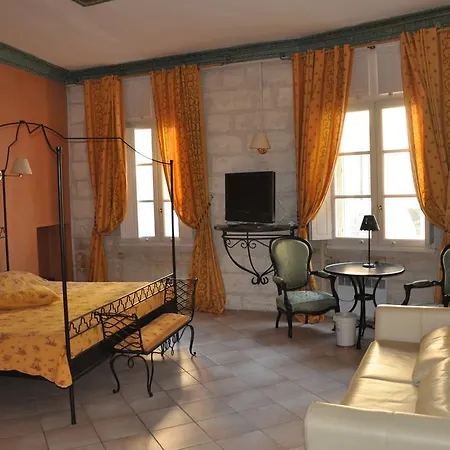 Du Palais Des Papes Hotel 3*